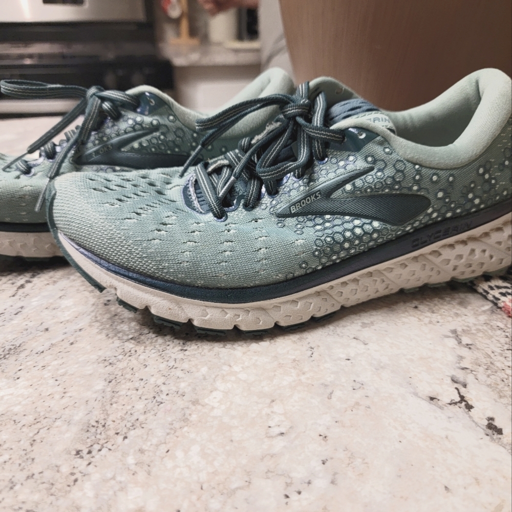 Brooks Sneakers
